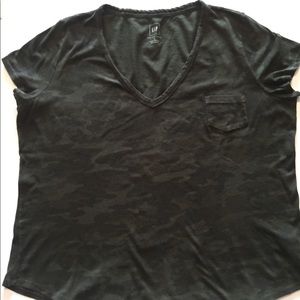 Gap Women’s Short Sleeve Camo V-Neck Tee